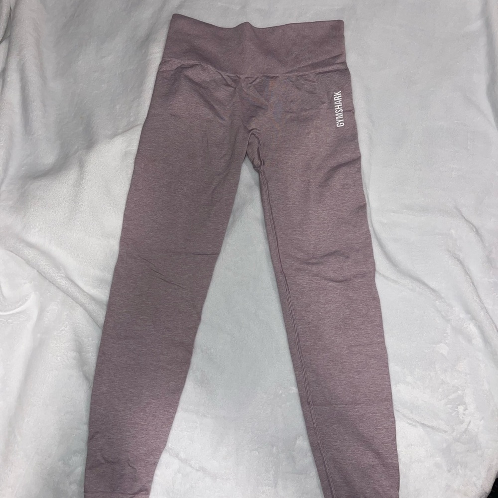 Light pink gymshark leggings